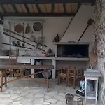 Traditional House Zia Dina Feriehus Mogoro